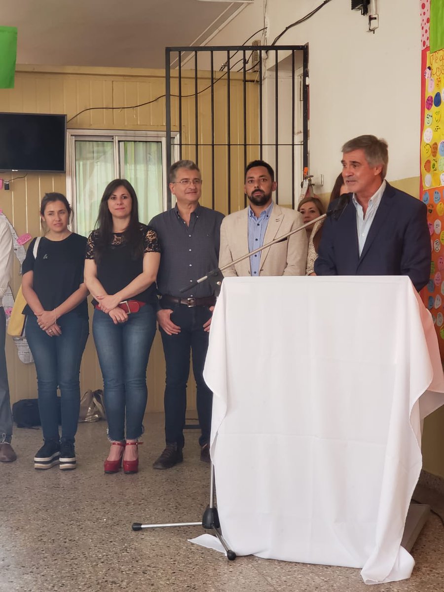 LauraLabat's tweet photo. #Almafuerte "La educación tiene q tener como principal objetivo formar personas libres, con capacidad de análisis para tomar las decisiones correctas" 
Junto a @adrian_scorza y @WalterGrahovac inauguramos 2 aulas en la Esc Remedios de Escalada de San Martín del Programa #AURORA https://t.co/K827zmjTiK