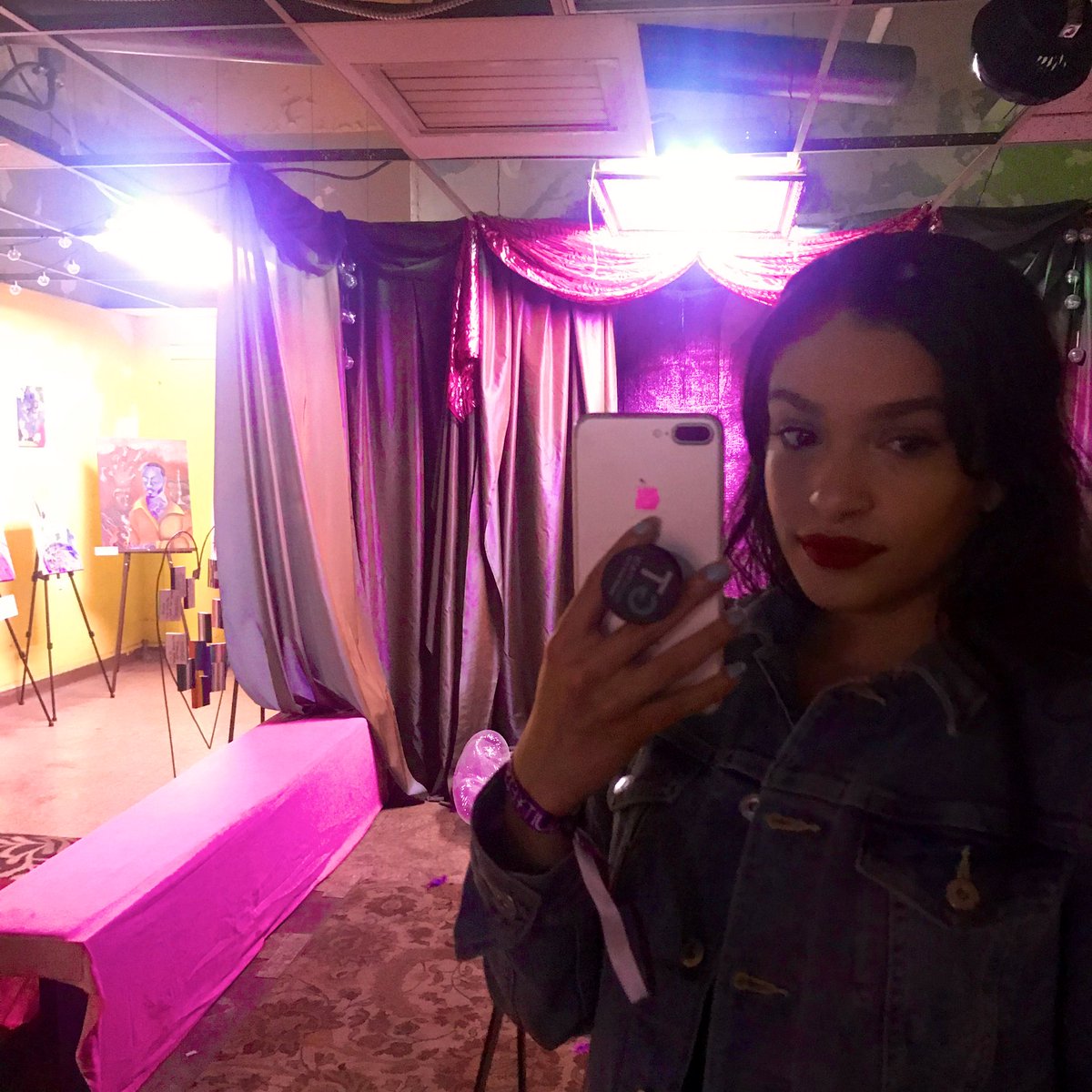 nettiemarieee's tweet image. @Atari_Jones #WomenAreArt @ssadgirlhourss 

Dreamy studio ❣️||||||||||||  #IndieStonerRap #QuickFlick @Atari_Jones @BoF 😏