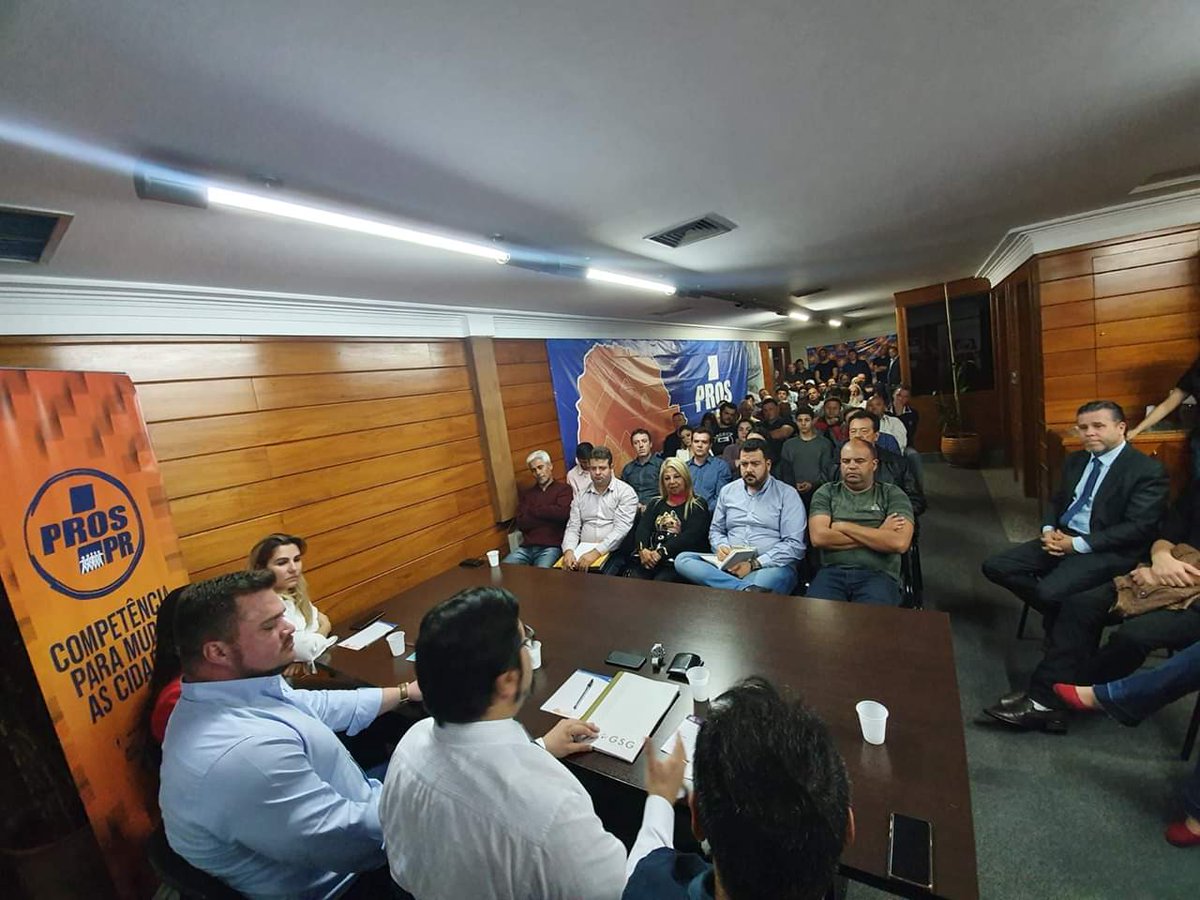 deputadoalisson's tweet image. Participando da palestra, promovida pelo PROS Paraná e PROS - Curitiba, sobre as mudanças jurídicas para as eleições de 2020 apresentada pelo advogado e especialista em Direito Público e Direito Eleitoral, Guilherme Gonçalves. 
#PROSParaná #PROS90  #eleições2020