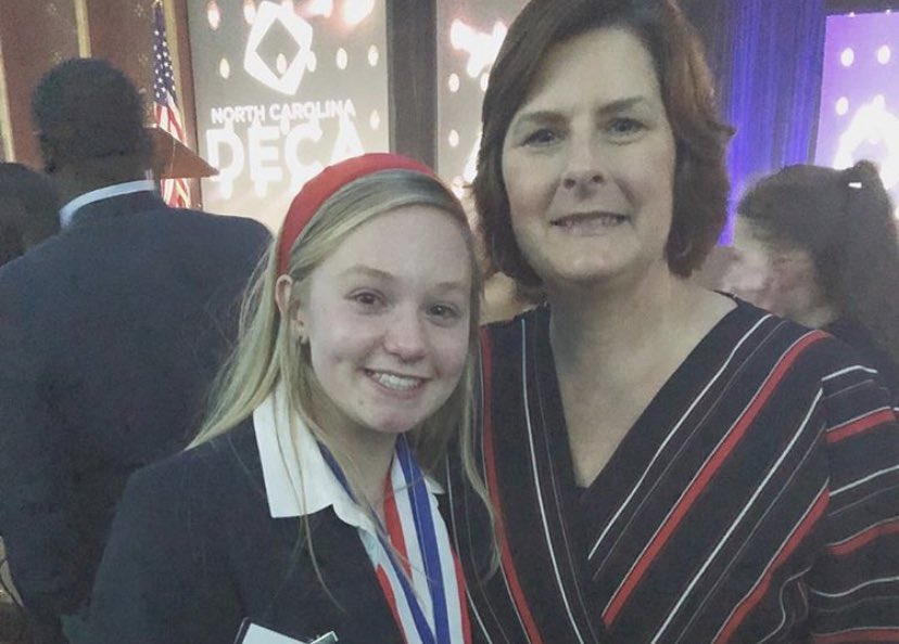 NC_DECA's tweet image. This week, our #MotivationMonday goes out to our INCREDIBLE advisors/mentors! We wouldn’t be where we are without your motivation, support, and encouragement! Team 76 ❤️’s our chapter advisors! @AKDECA @pirateDECA @wataugadeca @CBADECA