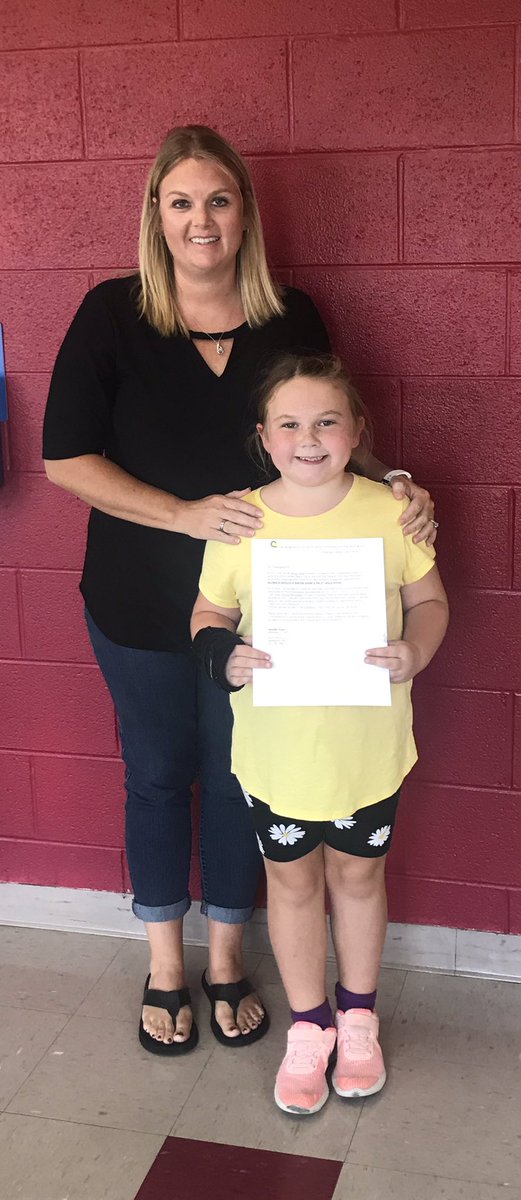 MelanieDicker19's tweet photo. Congratulations to three second graders and their teachers @RobCoSchools for winning the Robertson County Soil Conservation District’s poster contest titled “Life in the Soil: Dig Deeper!”      @WoodallPatriots        #WeAreRCSTN https://t.co/kuddvB8yem