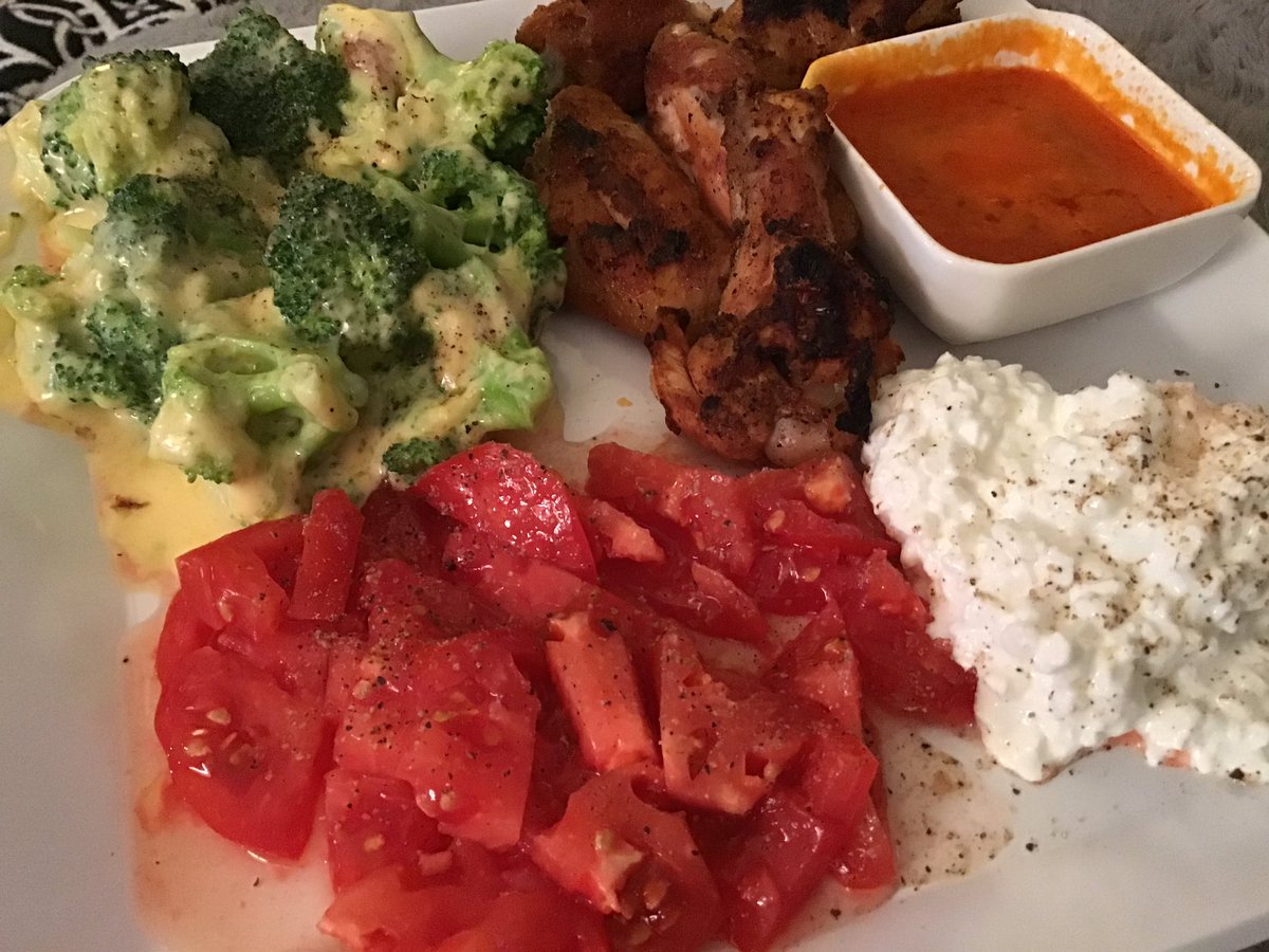 KetoLyfe4Me's tweet photo. Today’s One meal a day. #keto #ketogenic #omad #chickenwings https://t.co/fZfUkQFAFk