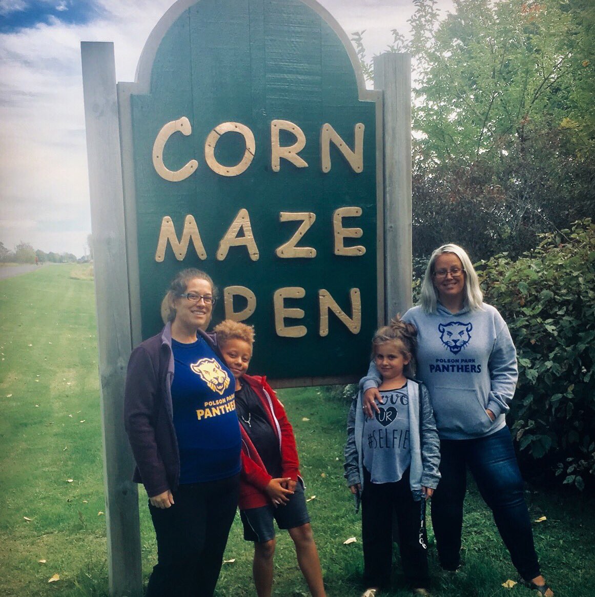PolsonParkSAC's tweet image. Our Events and Hospitality Coordinators picked up some lovely decoration donations from the Corn Maze on Wolfe Island this weekend! So thankful for support from Community partners! #PolsonPride #Community #SupportingOneAnother #PolsonOpenHouseAndFallBBQ