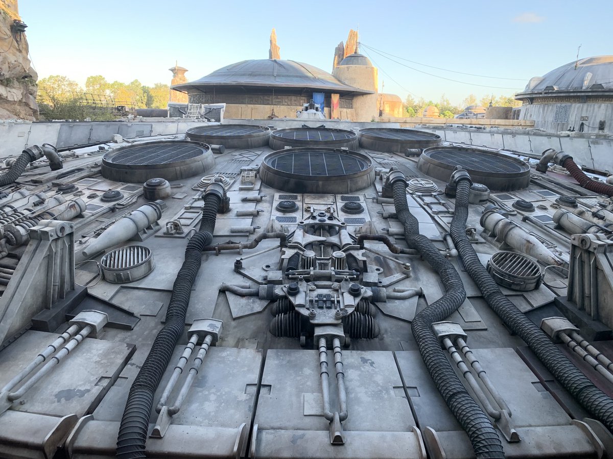 mavanco's tweet image. Batuu is beautiful during the day and night. #BacktoBatuu #GalaxysEdge #sweepstakes @WaltDisneyWorld @DisneyParks