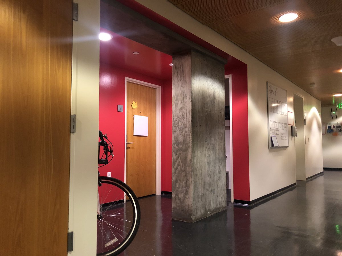 pearlli98's tweet image. Each unit of rooms shares a stone pillar in front of the doors. Combined with colors, all units have its unique facade to designate its identity. They celebrate diversity and create a welcoming atmosphere to differences. #communitybydesign