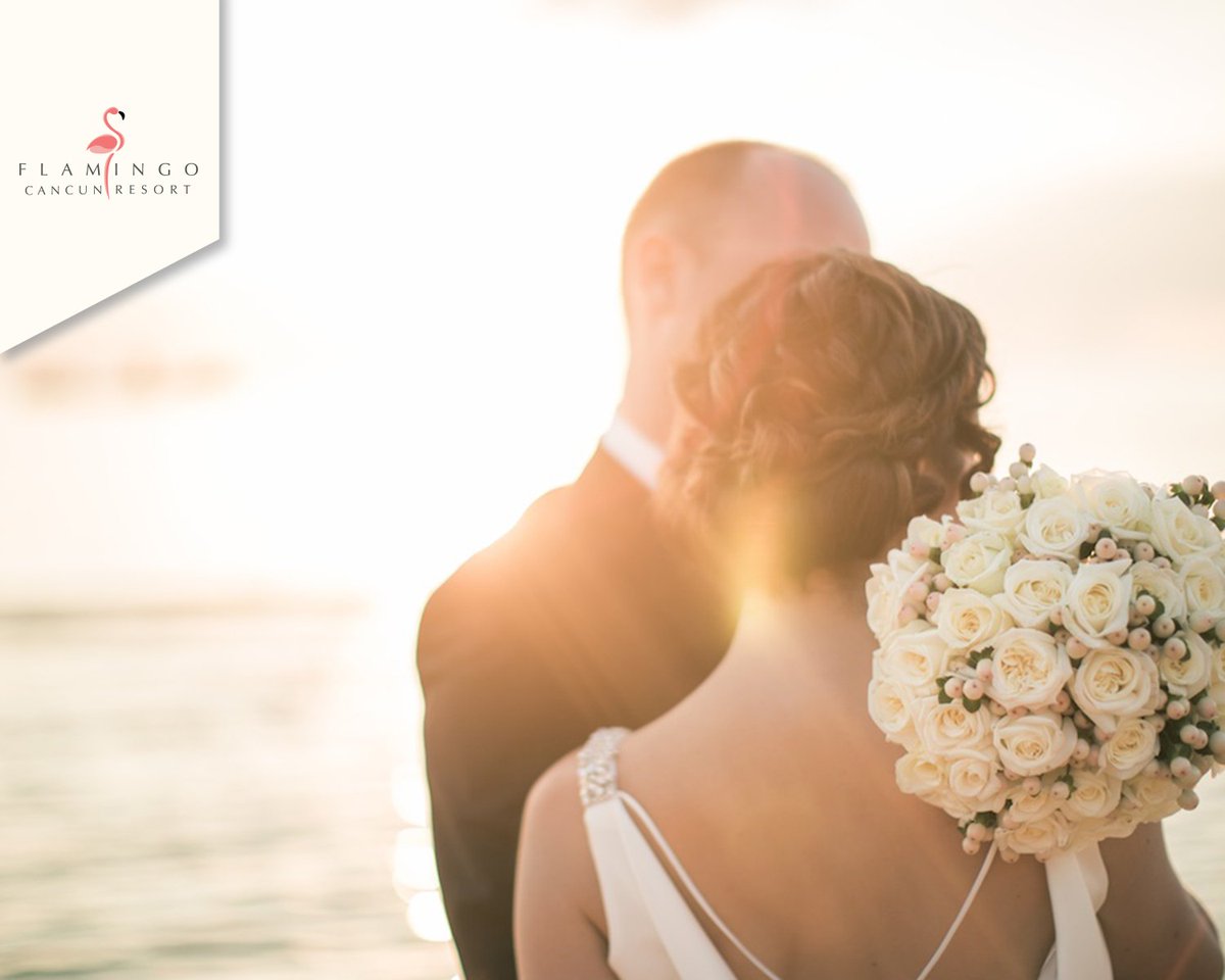 Imagine your #wedding, with a beautiful #sunset, in front of #Caribbean Sea. #Love #CancunLove