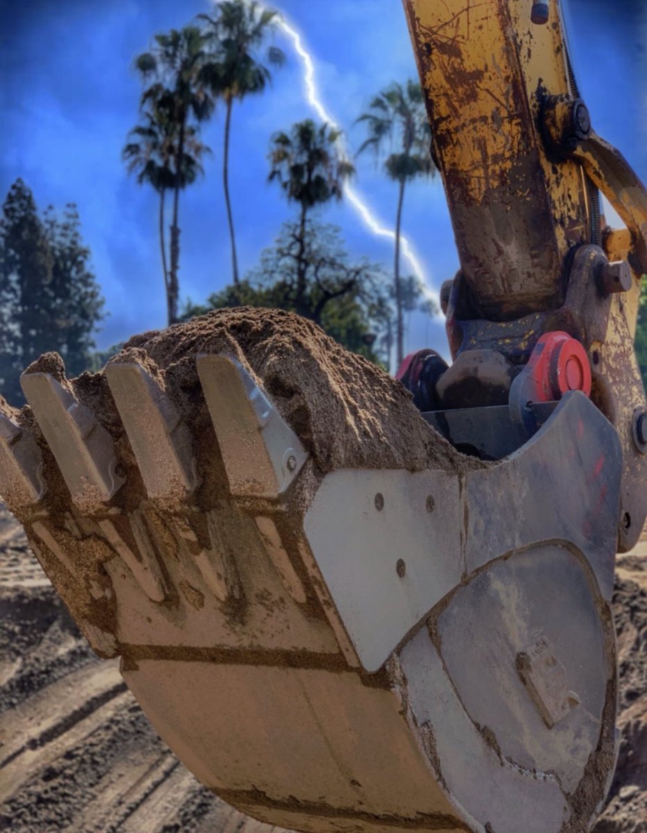 PrimarySourceLA's tweet image. Seasons are changing.
#loveconstruction #constructionphotography