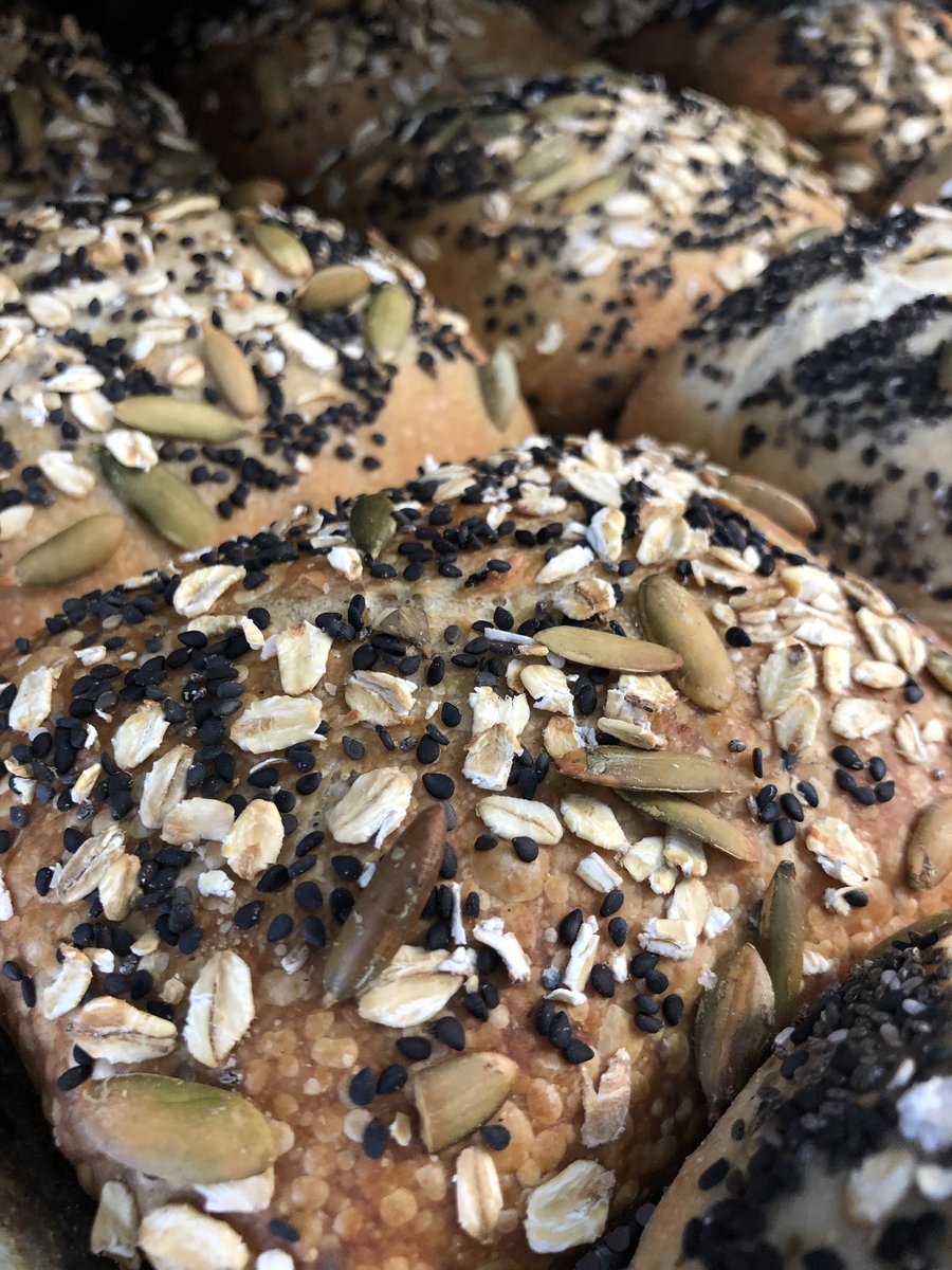 ¿Ya conoces nuestro Pan BIO? 

Lo hacemos a base de levadura de manzana. Esto hace que:

- Su contenido de azúcar sea prácticamente nulo 
- Su aporte calórico sea 40% menor 

¡Ven a probarlo!
.
.
.
.
.
#LaAbeja #CocinamosExperencias