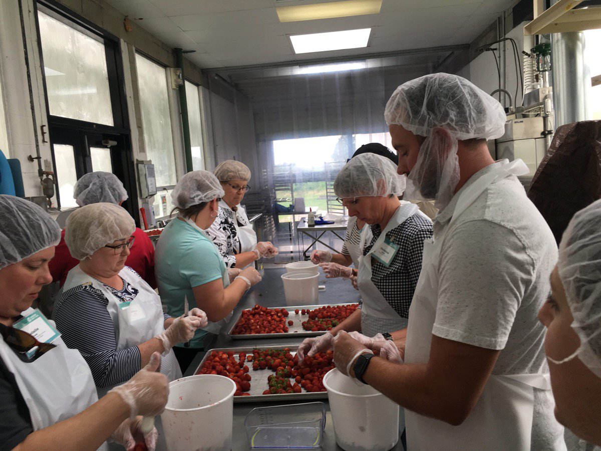 Ohiosoycouncil's tweet photo. Funded with Ohio soybean checkoff dollars in partnership with @CIFT and @agcredit , this summer teachers were introduced to new ways of inspiring students about food science through @GrowNextGen new workshop From Field to Package. #TransferringKnowledge #HereWeGrow https://t.co/Qx14WwGm4v