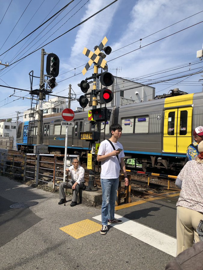 京成立石駅で視覚障害の女性と電車が接触した人身事故現場の画像