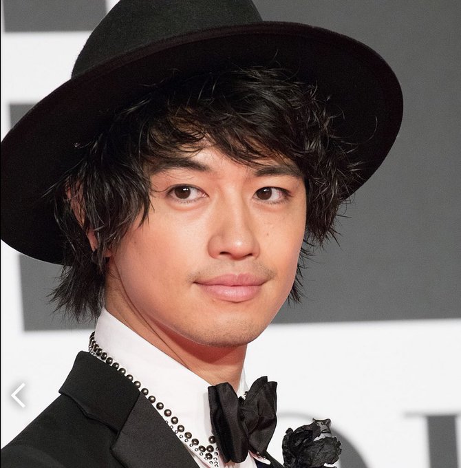 斎藤工に似てる俳優や芸能人は佐伯大地以外にも何人もいたので画像で比較