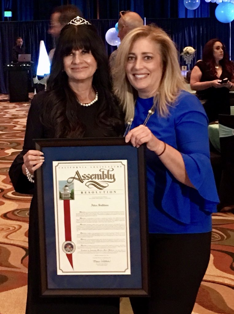 MarieWaldron75's tweet photo. Celebrating Alice Sullivan and her amazing leadership at the Temecula Valley Chamber. #Cheersto29Years https://t.co/ljGGKaGMIW