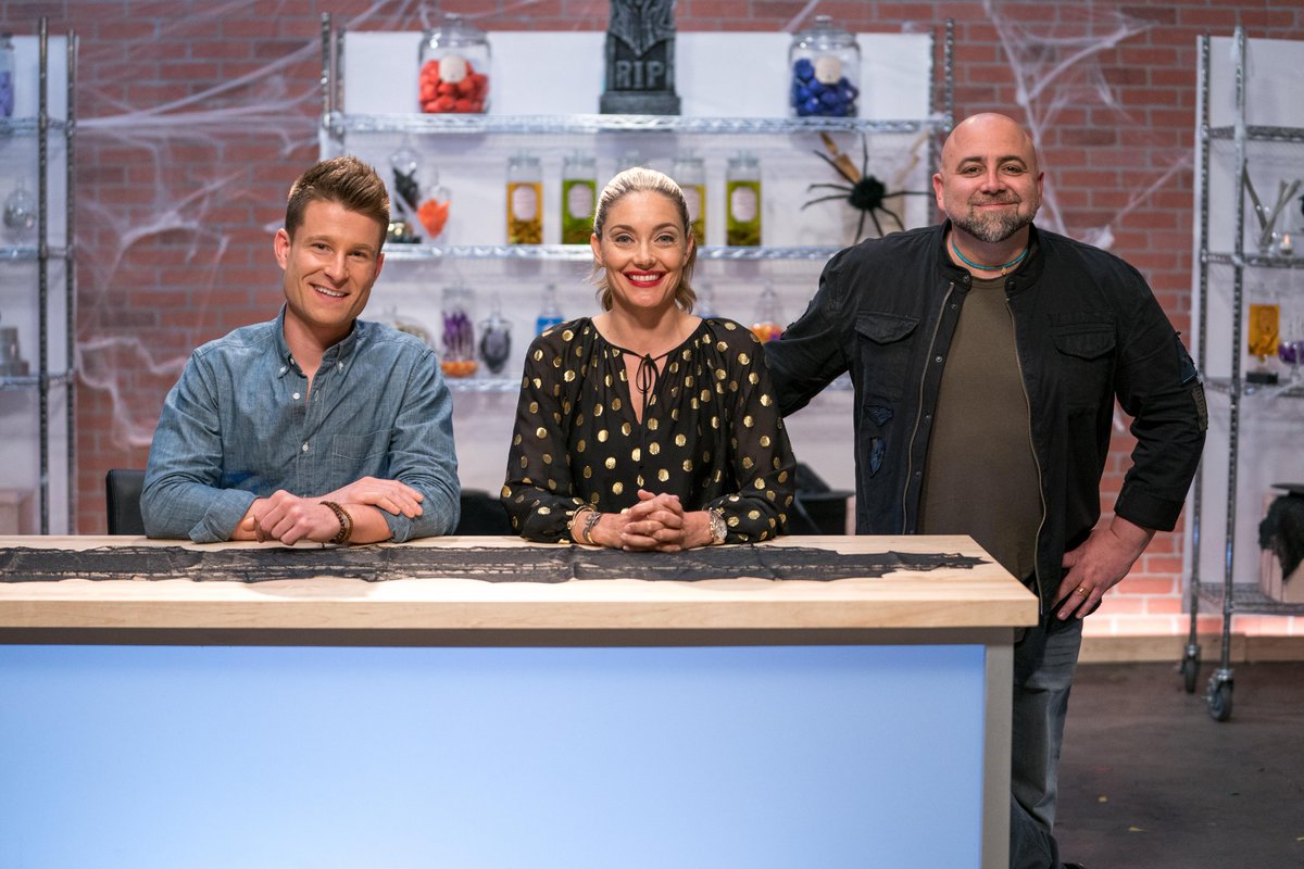 FoodNetwork's tweet photo. HAPPENING NEXT: @duffgoldman is challenging another batch of bakers to make the spookiest, most-frightening cakes you've EVER seen! @BakedByDan &amp; @waylynnlucas judge an all-new #HalloweenCakeOff NEXT at 10|9c! https://t.co/UWJnpjxpC3