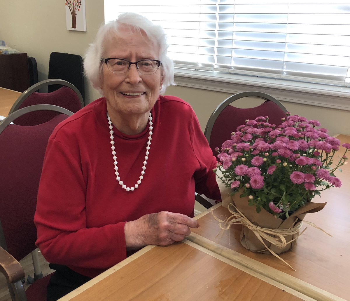 FranciscanHCC's tweet photo. We spent a fun afternoon @FranciscanHCC decorating for Fall with our โMums The Wordโ centerpieces ๐ #CraftyCreators #MagnificentMums #TrilogyLiving https://t.co/CJHv8EEQmA