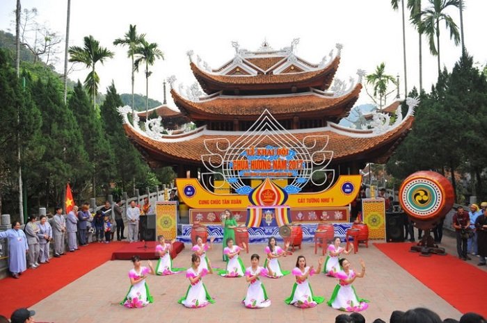 GuideHanoi's tweet photo. Perfume Pagoda Full Day Tour
https://t.co/XT61FGCWgo https://t.co/1oYCeg9njk
