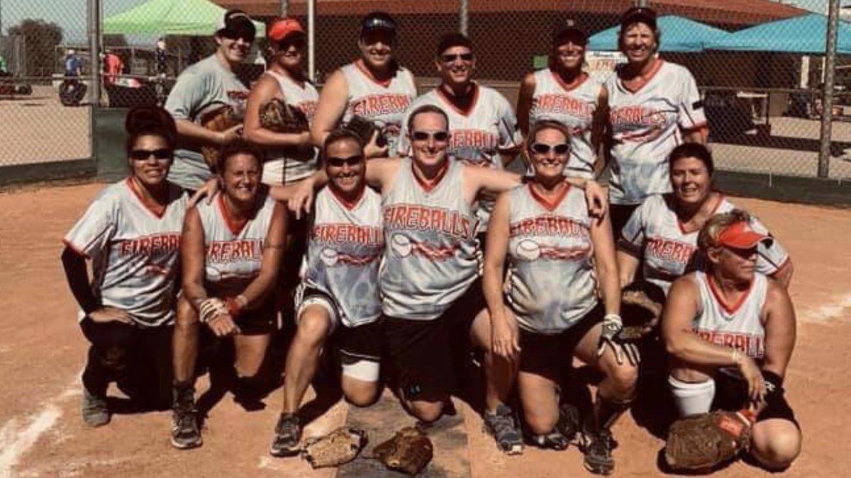 rjonzi42's tweet photo. National Champs! Way to battle ladies! 🥎💗🔥#nationalchamps #funwithtwo #nevergiveup #fireballs #ssusa https://t.co/RbcmEnS7pC