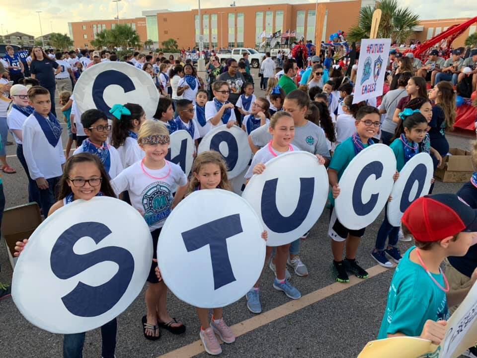 LindseyAguirr10's tweet photo. Go Mireles Mariners! 💙⚓️❤️🦅 We had such a great time walking with our StuCo and Choir in the VMHS Homecoming Parade 💙⚓️❤️🦅 #futureeagles #proudmariner @CCISD @Es1Mireles @MirelesES1 @FroschVictoria @bence_carolyn @cy_winchester https://t.co/InELYF2LQk