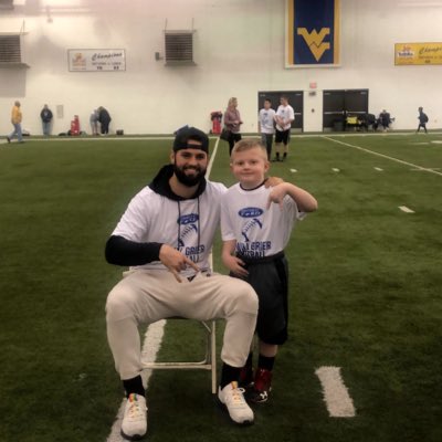 WVmnteergirl's tweet photo. #NewProfilePic for Texas hate week. 🤘🏻⬇️💙💛🏈 #HornsDown #HornsDownForever #WeMessWithTexas @willgrier_ https://t.co/g8TJmBpMOh