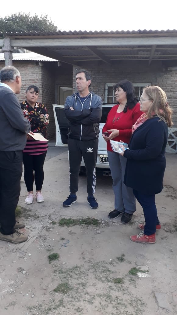 Somos_Lujan's tweet photo. #Luján #recorrida por #barrios, estuvimos charlando con #vecinos del #SantaMarta #preocupación por #basural severas complicaciones que genera hace décadas a quiénes viven cerca. Otros reclamos seguridad,obra pública y atención del CAPS #JuarezIntendente
@Somos_Lujan https://t.co/fRbGXocy3A