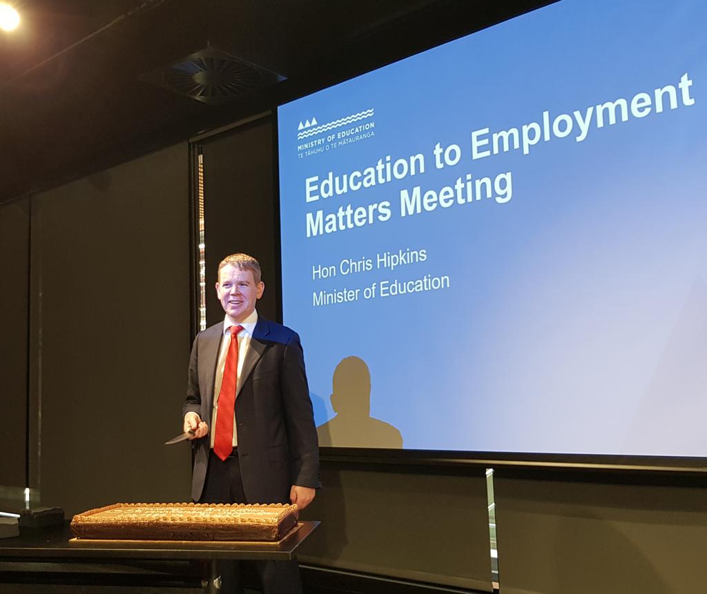 Thnx for opp to present <a href="/fya_org/">FYA</a> research on #NewWorkOrder to #NZ Min of Education - Employment Matters Forum promoting new pathways betwn #education and #industry convened by Minister for Education <a href="/chrishipkins/">Chris Hipkins</a>.Highly recommend this idea 2 our #Australia #Education Minister's.