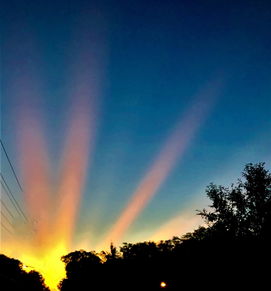 mpgjhg's tweet photo. Nathaniel Hawthorne “I cannot endure to waste anything so precious as autumnal sunshine by staying in the house." Tonight’s walk around the lake was made more spectacular by the last rays of the sun setting over September. https://t.co/7HknxJ6jKl