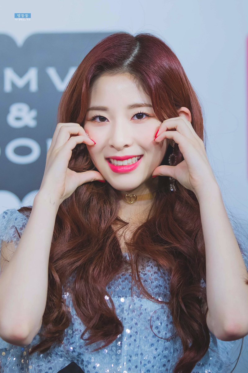 _mingdungdung's tweet photo. 190928 도쿄 팬사인회 HQ

니가 내 맘을 다 가져갔어🥺

#민주 #강민주 #MINJU #ミンジュ
#공원소녀 #GWSN #公園少女
@kiwipop_GWSN https://t.co/BSXGYc9yTK