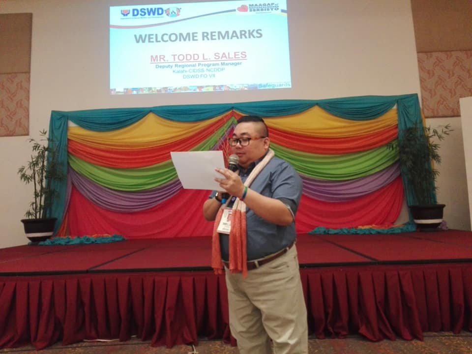 DSWDfo7's tweet photo. Todd L. Sales, Deputy Regional Program Manager of Kalahi-CIDSS, welcomes the participants to the LGU Forum cum LGU Led Facilitation Workshop for the 14 additional municipalities for the 2020 extension program. @dswdserves @dswdkalahicidss #DSWDMayMalasakit #MagKalahiTayoPilipinas https://t.co/2UQ46wCI65