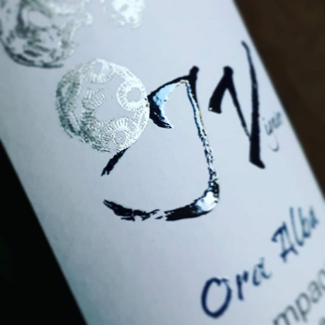 Ora Alba #GrandCru #blancdeblancs ... That's our vision of the northern #CoteDesBlancs. A blend of 3 villages #Cramant #Chouilly #Oiry and 3 vintages (09/10/11), the oldest vintage representing 65% of the blend. 60 months of bottle ageing, dosage #extrab… ift.tt/2o4n3iW