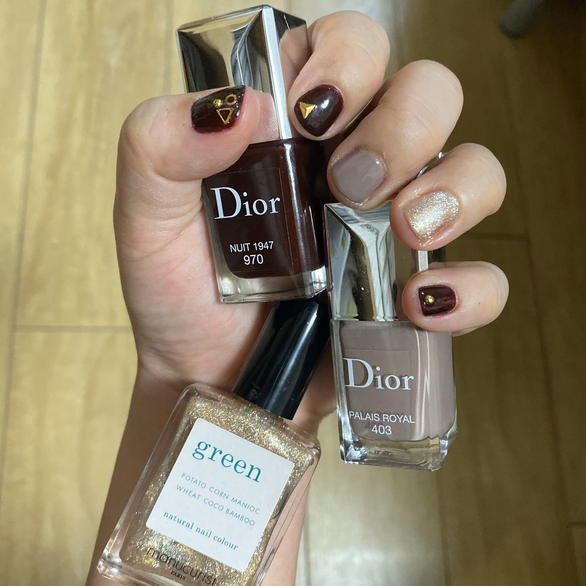 ネイルやメイクを上げる記録アカウント Diorのnuit 1947 970 Palais Royal 403 Manucurist Greenのgold No ゴールドのパーツを入れつつ トップコートはdiorのジェルトップコート Diorは乾きが早くて助かります ネイル 秋ネイル T