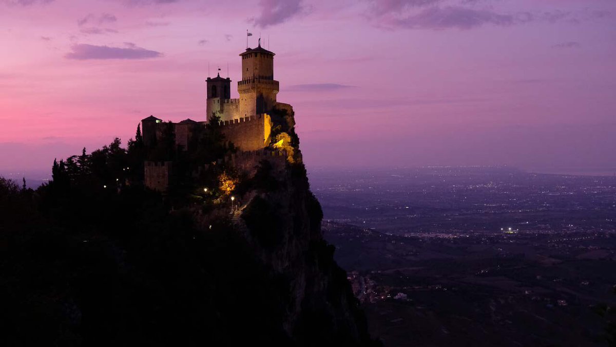 GezinOpReis1's tweet photo. Just visited San Marino and it was amazing! This small country is more than just a pasport stamp. Don’t miss the sunset. #visitSanMarino #STSRavenna #inEmiliaRomagna https://t.co/c7ZyosThEJ