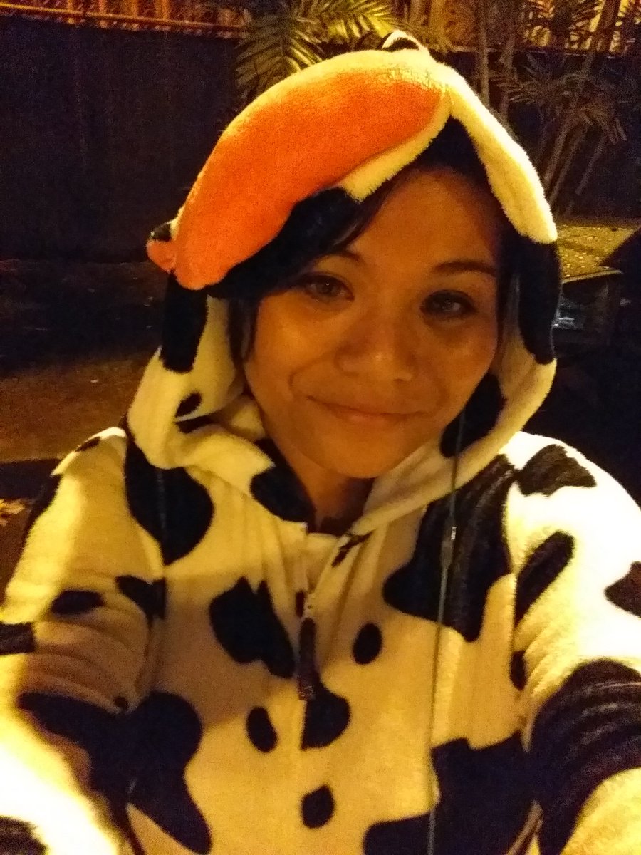 af_mylessapoo's tweet image. Me being the cutest cow in the world😍
