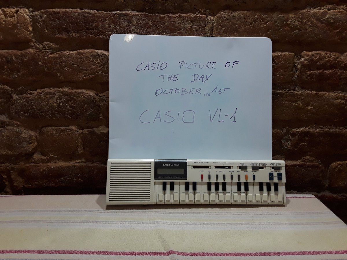 casiocasio1's tweet photo. Este mes de octubre, para complacer a mi exigente audiencia, me he propuesto colgar cada día una foto de uno de los teclados Casio de mi colección. Y empiezo por todo un clásico. El Casio VL-1 con calculadora incorporada. Que más se puede pedir!
#CasioPicOfTheDay #casiovl1 https://t.co/Ow4W0yBFn3
