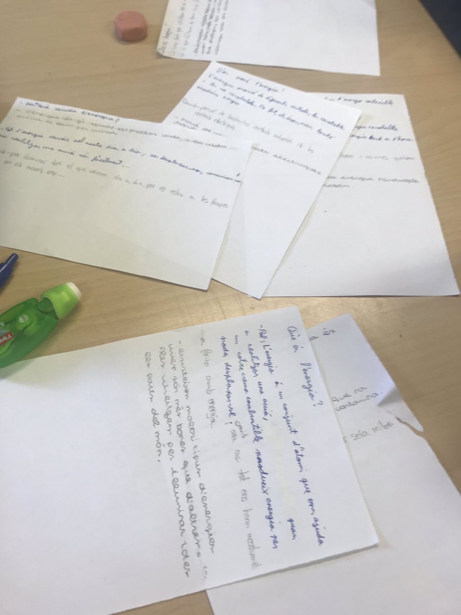 Cemporda's tweet photo. A #2nesocee1920 ja hem començat #apt @TeideProjectes #tecnologia Energia Sostenible Avui què és l’energia? Posada en comú, mural i sites alumne al dia https://t.co/FwFl8LkU7u