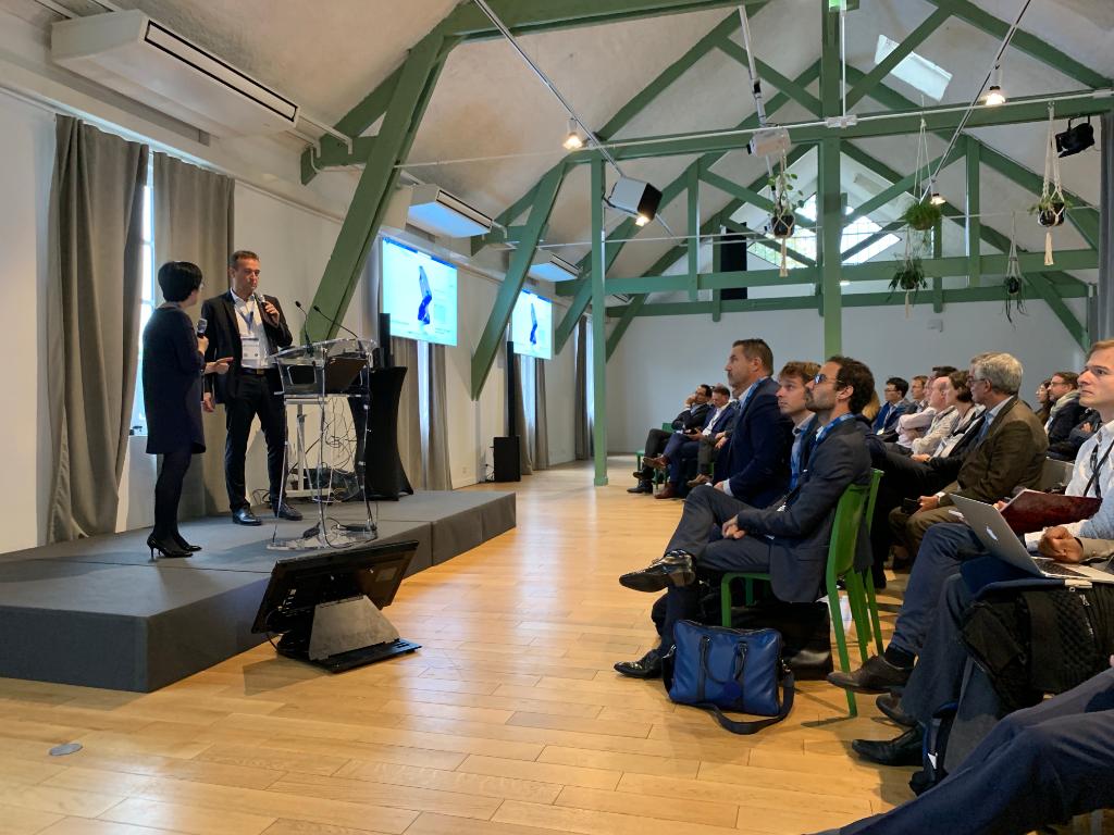 3DSfrance's tweet image. Cécile Doan, Directrice de la stratégie CATIA et Éric Bienvenu, VP SIMULIA WW Sales présentent les synergies fortes entre les solutions de conception 3D et de simulation numérique de Dassault Systèmes, au sein d’un environnement unique : la plateforme 3DEXPERIENCE. #ModSim19