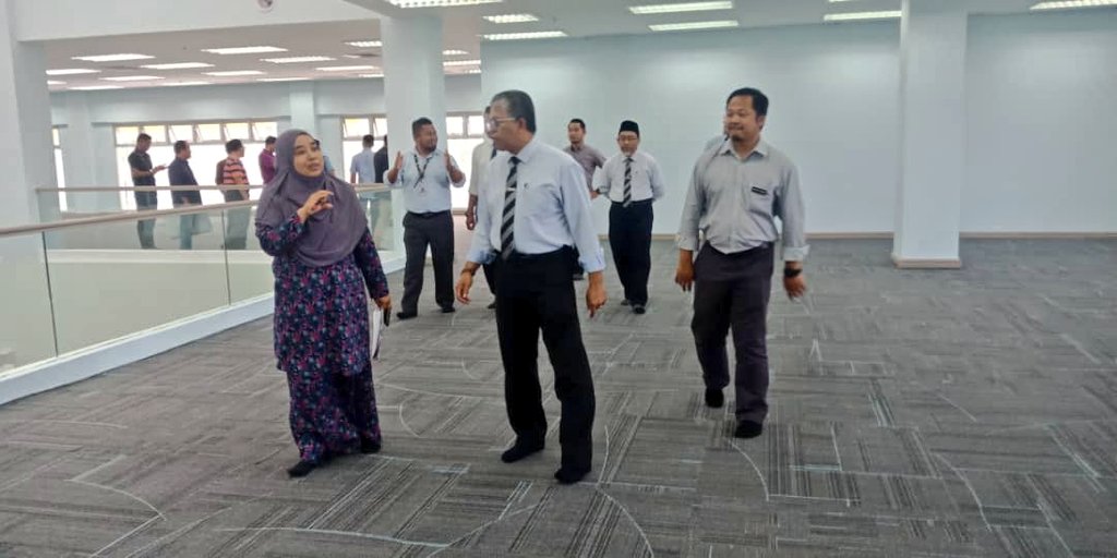 Lawatan Naib Canselor UniSZA Profesor Dato' Dr. Hassan Basri bin Awang Mat ke tapak projek Perpustakaan UniSZA Kampus Besut <a href="/JKRTerengganu/">JKR Terengganu</a> <a href="/yusufghani200/">تذكرة</a> <a href="/rohayahuu/">Rohayati AK</a> <a href="/MohdHamidiHadi/">Mohd Hamidi Hadi</a>