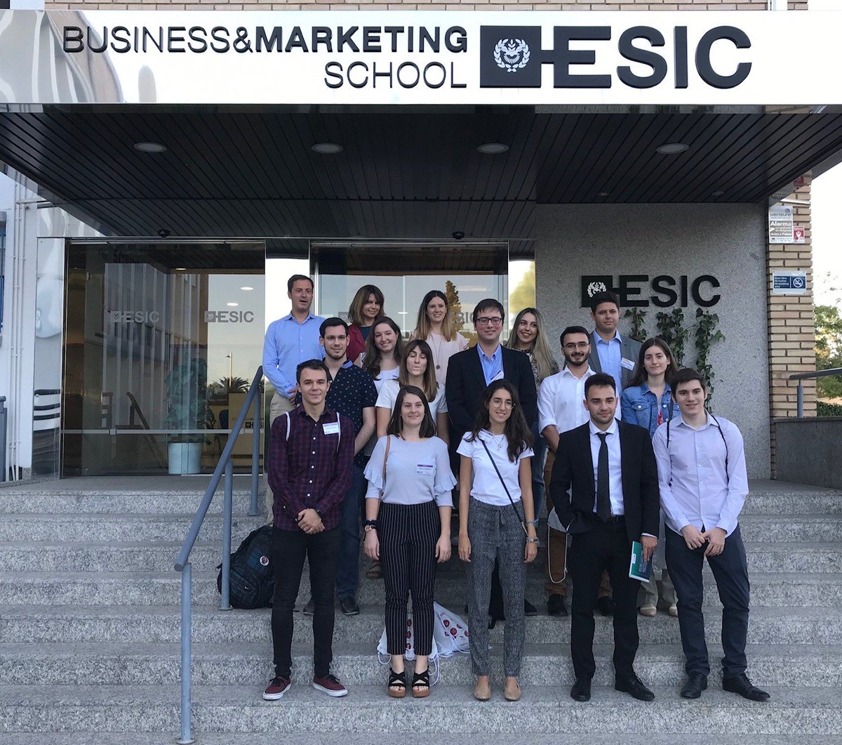 esiczaragoza's tweet photo. Ayer en #ESICZaragoza realizamos el assessment del proyecto #SAMCAIMPULSA que estamos realizando junto con Grupo SAMCA.

Gracias a Grupo SAMCA por confiar en #ESIC para transformar a sus perfiles más junior de la empresa.

 #customprogram #escueladehabilidades #formacionexecutive https://t.co/ECDVUgzAxq