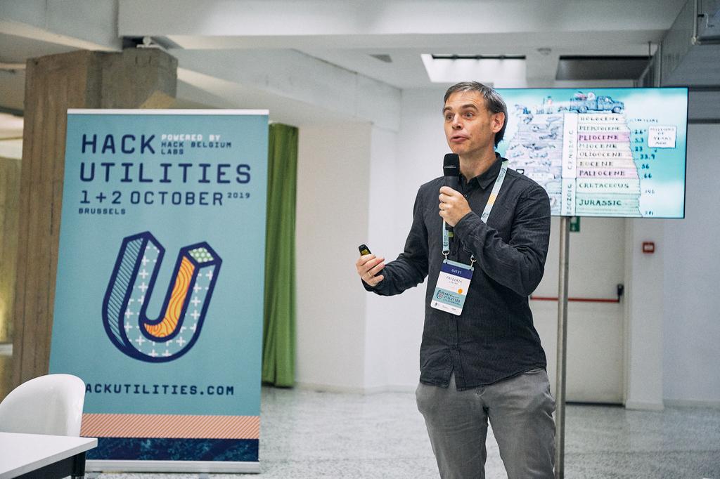 HackBelgium's tweet photo. 💻 During #HackUtilities we will be working on 3 tracks :
➤ Resilient & future proof infrastructure
➤ Data, markets & consumers
➤ Collaboration in the water-energy-mobility system
#innovation #tech #energy #water #heat #telecom
More info: https://t.co/q5NUHpWJ4B https://t.co/nUcAAnqQdZ