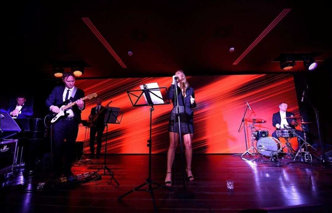 🥐🎶🎤 The Kruasans performing live with Diana Pashko 🎵