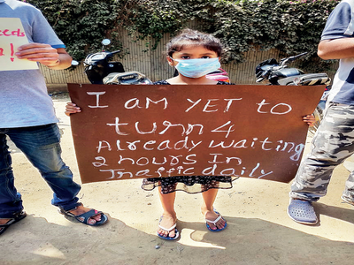 ArunSubbu89's tweet photo. “Help Me To Reach School On Time”, “How Many Have To Die And Suffer?” #SaveBengaluru #BBMP #BengaluruTraffic

https://t.co/lYOzJhLGlw https://t.co/g2WNiY6wkN