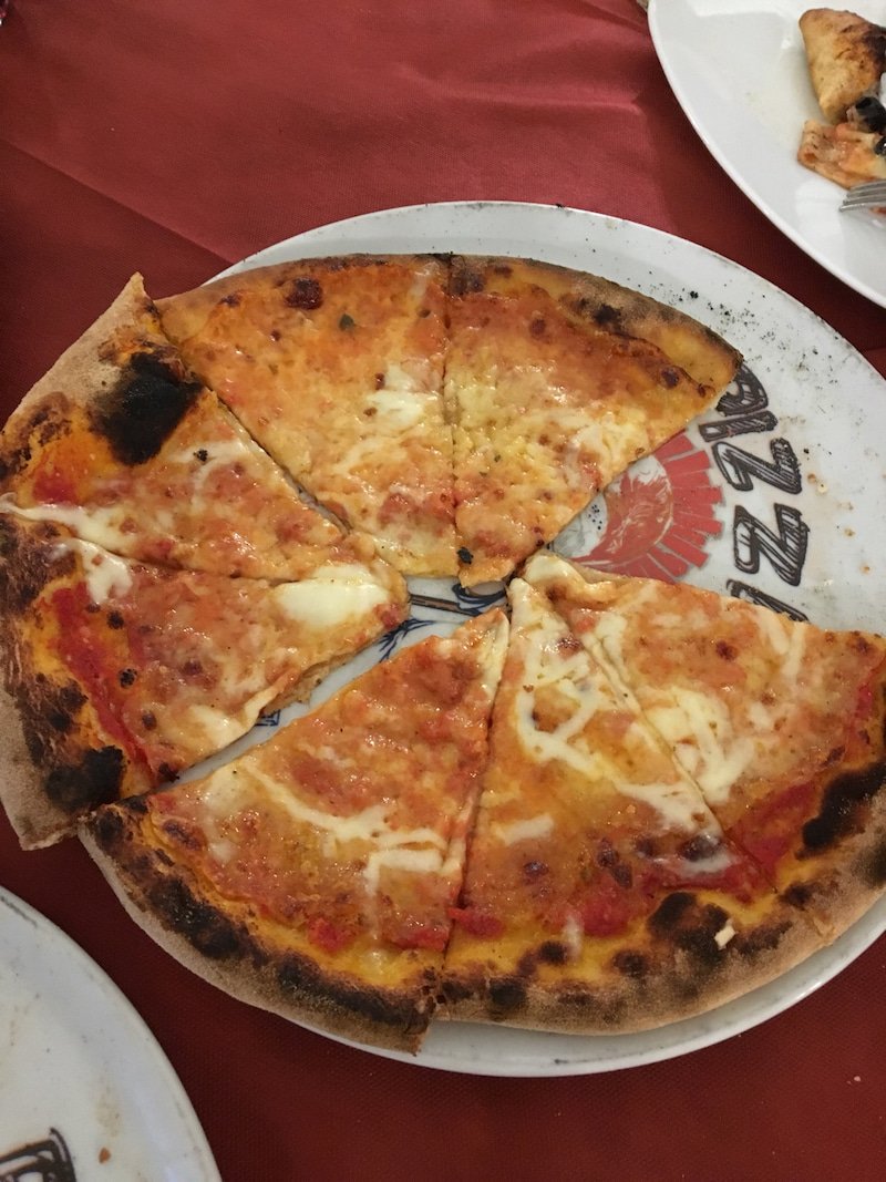 ট ইট র テマサトラベル Temasa Travel Co Ltd アメーバブログ イタリア料理 イタリア料理と言えば パスタやピザが多いと思われがちですが ピザが出てきたのはイタリアでの最終日の夕食でした イタリア料理 フェタチーズ ポークステーキ ピザ