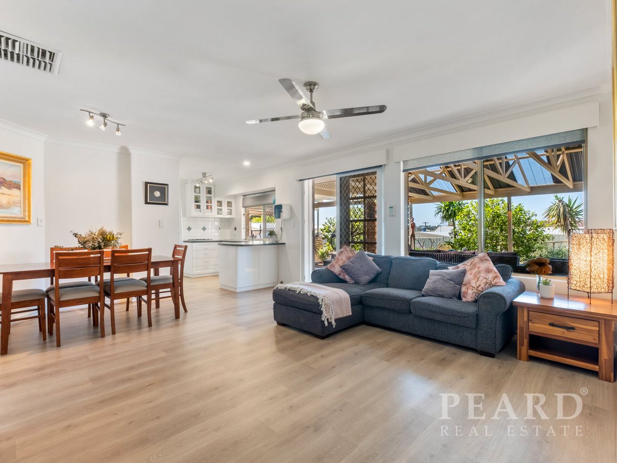 shane_capelli's tweet image. Just listed 152 Gradient Way #Beldon is #renovated, immaculate with a 3 car garage, R20/R40 #zoning with potential for investors to rent out now, subdivide &amp;amp; develop in the future. Fantastic location, stroll to schools &amp;amp; Beldon Shopping Centre or just minutes to the beach.