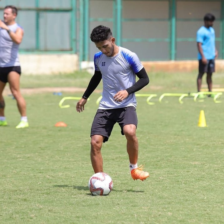 atletix's tweet photo. This summer the road lead from the Kashmir valley to atop the Deccan plateau. 
Welcome @abhash_thapa to @HydFCOfficial! 

#atletixstar #atletixed #newsigning #transferupdate #IndianFootball #letsgoalhyderabad #indiansuperleague #letsfootball #atletixglobalsports #hyderabadfc https://t.co/tqsVZfUVnb