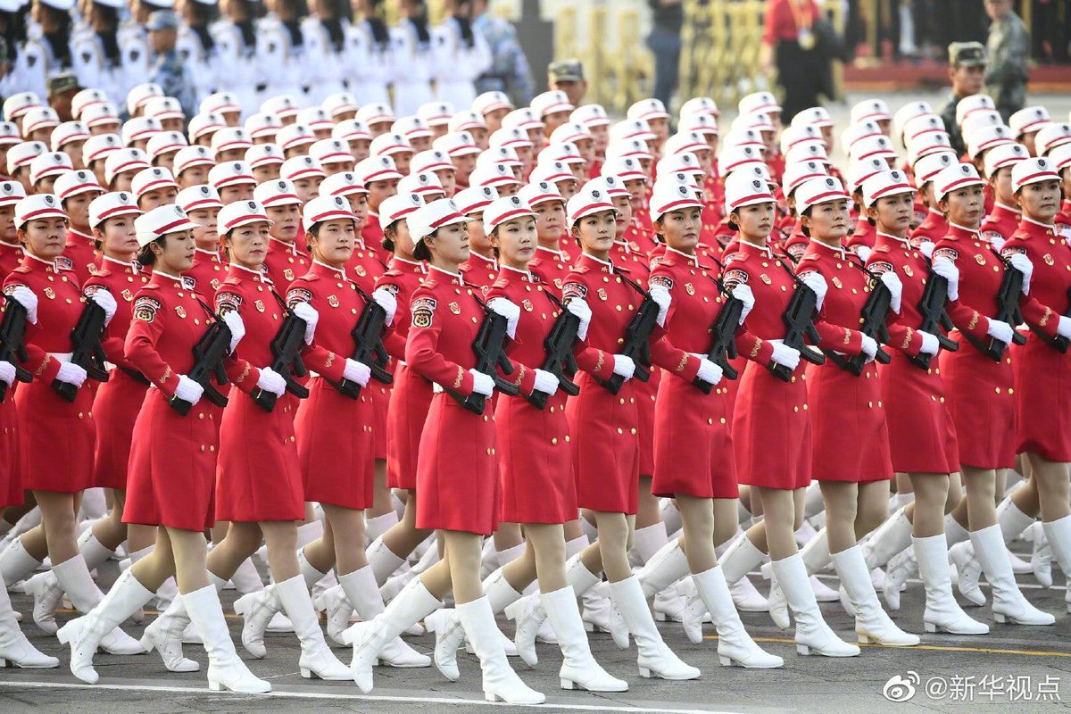Китайский парад видео. Парад в Китае. Военный парад в Китае. Парад в Пекине. Китайские девушки на параде.