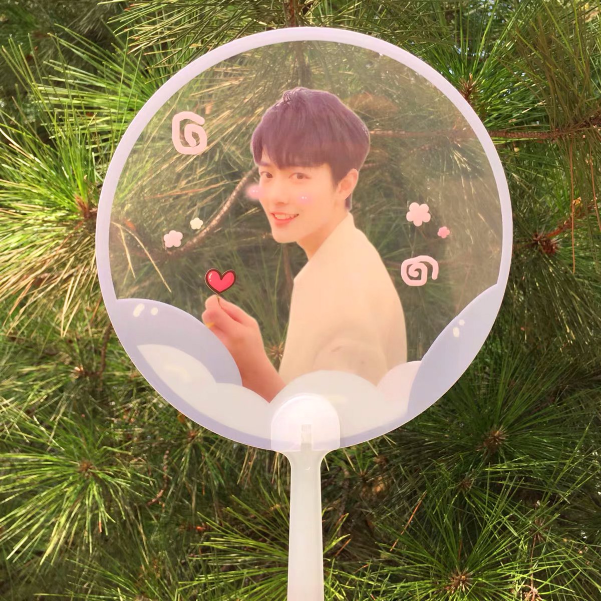 daitaos's tweet photo. [help rt] #xiaozhan transparent fans giveaway for sg xiaozhan's 28th birthday gathering 🦐

粉粉战 x7
wifi战 x7

✅ retweet my birthday project
✅ show that you're following xiaozhan on instagram and weibo
✅ flash this post to redeem
#HappyXiaoZhanDay #XiaoZhanDaySG https://t.co/SlFiOJvosQ