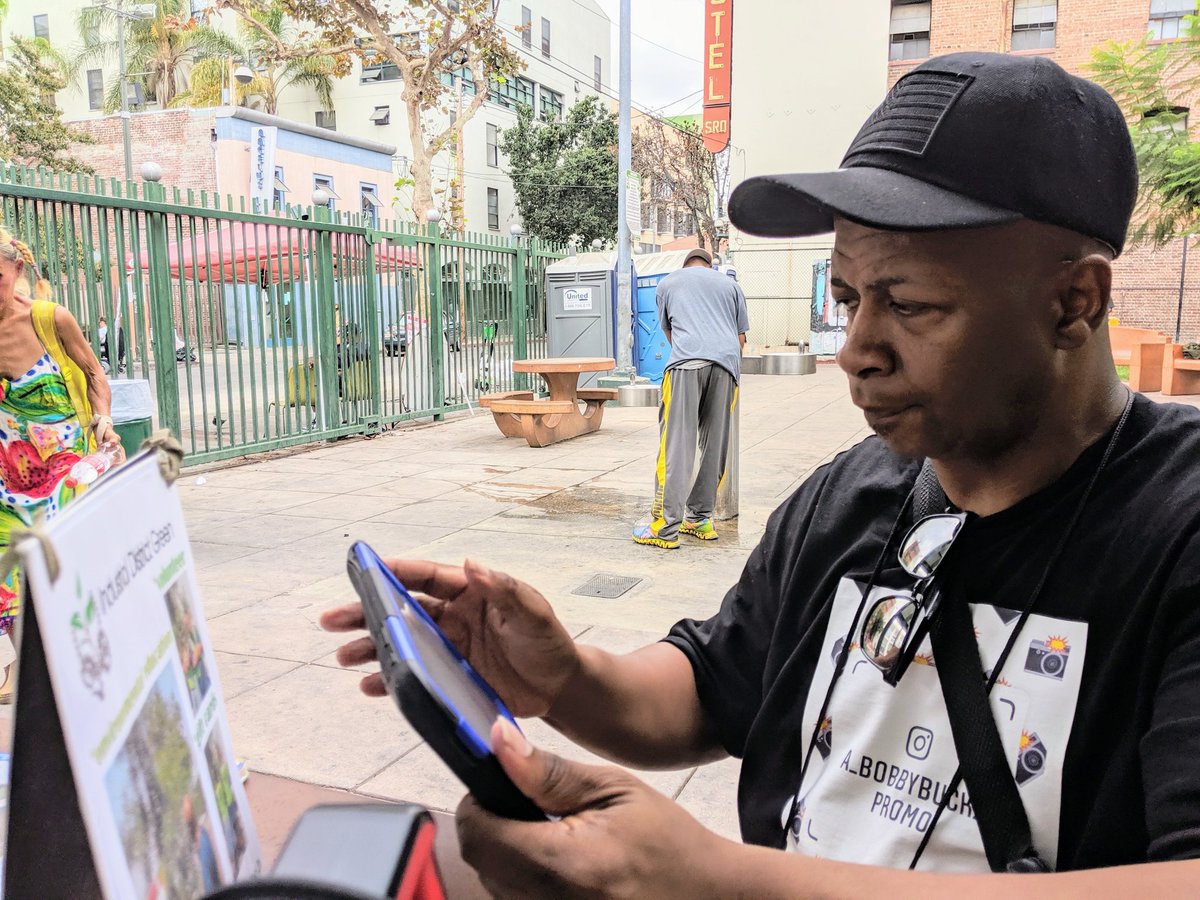 Bobby_Buck's tweet image. 9.26.19 #IDG_StreetTreeTeamProgram!
Reach Out And Touch A Tree!
To learn about the importance of and to learn about the upkeep of #TREES! #TreeEducation in Skid Row, at #SanJulianPark
 with #BobbyBuck, #AngeliaHarper aka #BigMama &amp;amp; #CynthiaMcDaniel &amp;amp; #EdHanible 
#IDG_Education