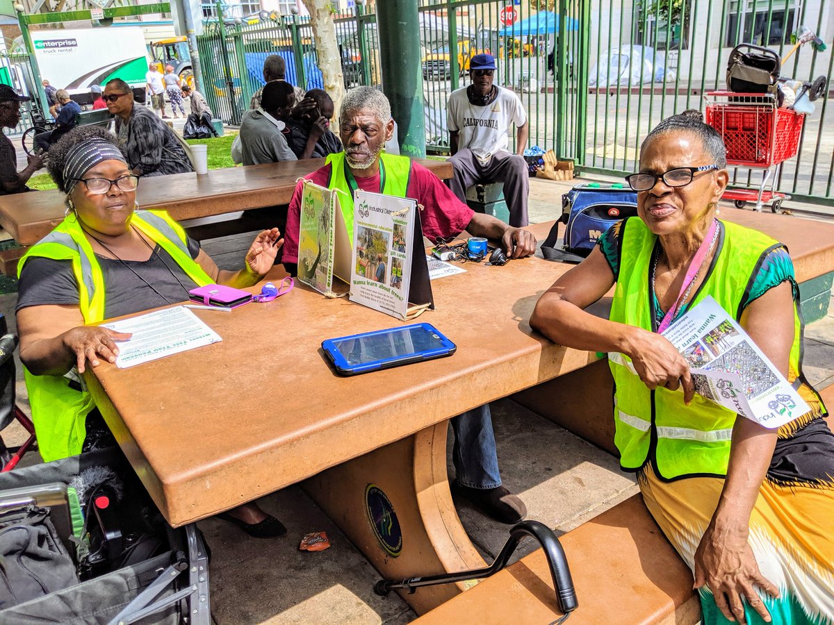 Bobby_Buck's tweet image. 9.26.19 #IDG_StreetTreeTeamProgram!
Reach Out And Touch A Tree!
To learn about the importance of and to learn about the upkeep of #TREES! #TreeEducation in Skid Row, at #SanJulianPark
 with #BobbyBuck, #AngeliaHarper aka #BigMama &amp;amp; #CynthiaMcDaniel &amp;amp; #EdHanible 
#IDG_Education