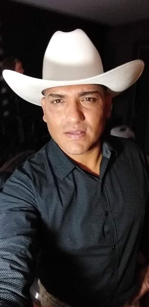 AlonsoIzucar's tweet photo. Ya en casita a descansar después de un día muy pesado en el trabajo 😴😪🌛😜 https://t.co/jX9bIJ7h9U