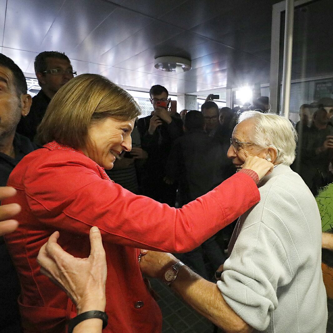 2 anys d’aquella jornada històrica, d’un dia que recordarem per sempre. Sentiu-vos orgulloses i orgullosos d’haver-hi participat, d’haver-ho fet possible. Malgrat els moments difícils, amb determinació, pacifisme i democràcia, el futur sempre serà a les nostres mans! #1oct