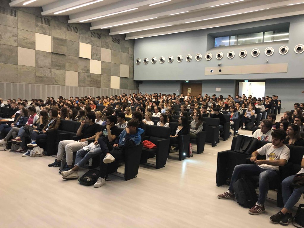 tweet_CUSPO's tweet photo. Benvenuto matricole al DISIT @uniupo. Lo sport è parte della vita universitaria di uno studente. Scoprite la nostra offerta sportiva sui nostri portali.
#goCUSPO #loSportdiAteneo #UniUPO #insieme https://t.co/baOn2H2MU8