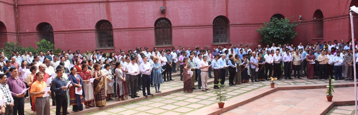 nsitharamanoffc's tweet photo. Smt @nsitharaman administers the 'Swachhata Pledge' to the officials of the Ministry of Finance. Everyone resolves to eliminate 'Single Use Plastics' both in official and personal spheres of life. https://t.co/ukjZLAJCjK